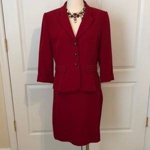 Tahari Women’s suit